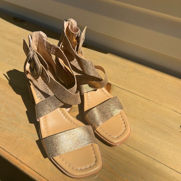 DONALD PLINER Women Helen Light Bronze Casual In Gold 8.5M - Picture 1 of 16